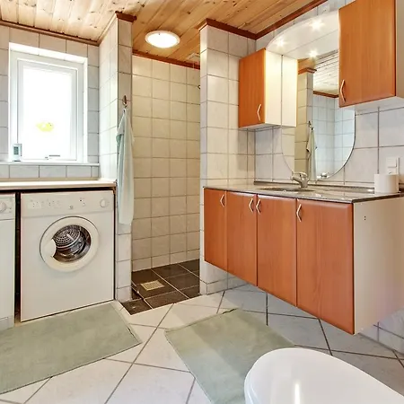 펜션 Three-bedroom Holiday In Hals
