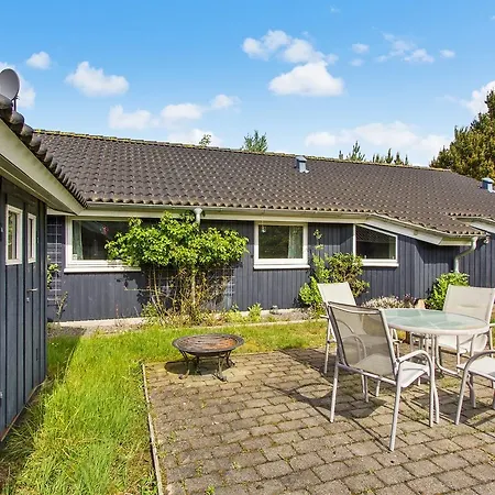 펜션 Three-bedroom Holiday In *