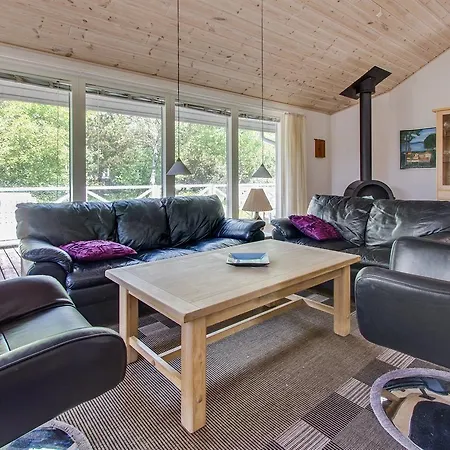 펜션 Three-bedroom Holiday In *