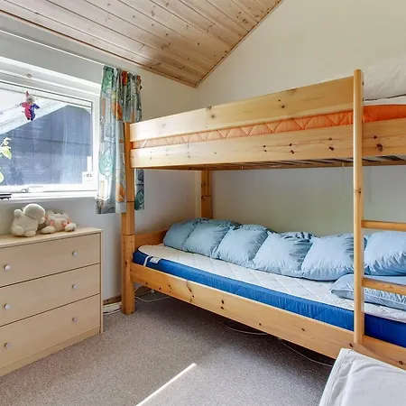 Three-bedroom Holiday In * Hals
