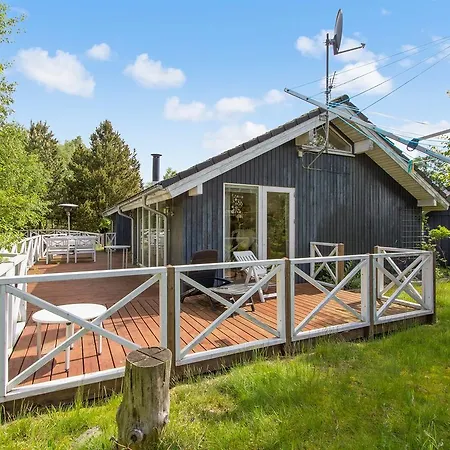 Three-bedroom Holiday In * Hals